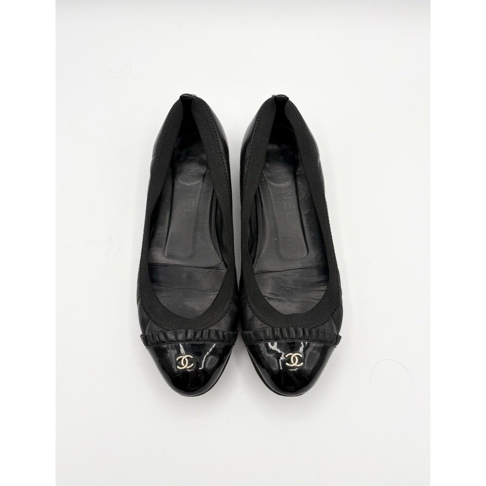 Chanel Black Ballet Flats Patent Leather Cap Toe CC Logo Ruffle Accent EU 35.5 - Picture 1 of 13